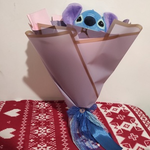 Buchet cu trandafiri de săpun parfumați și Stitch cu banda Impreună mereu! - casă & stil de viață - accesorii pentru decorat casa - suport de flori - buchete de flori - Artynos.ro