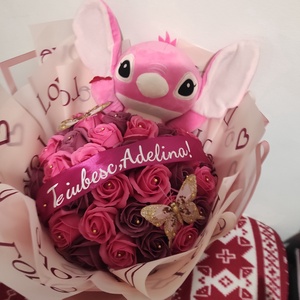 Buchet cu trandafiri de săpun parfumați și Stitch  - casă & stil de viață - accesorii pentru decorat casa - suport de flori - buchete de flori - Artynos.ro