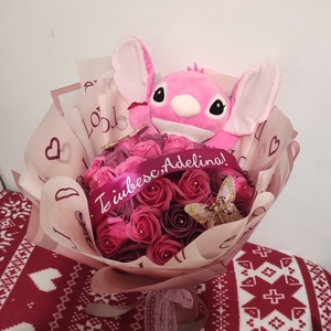 Buchet cu trandafiri de săpun parfumați și Stitch  - casă & stil de viață - accesorii pentru decorat casa - suport de flori - buchete de flori - Artynos.ro