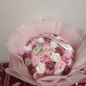 Buchet cu 51 trandafiri de săpun parfumați și mesaj   - casă & stil de viață - accesorii pentru decorat casa - suport de flori - buchete de flori - Artynos.ro