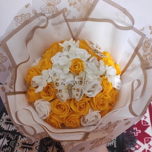 Buchet cu trandafiri de săpun parfumați   - casă & stil de viață - accesorii pentru decorat casa - suport de flori - buchete de flori - Artynos.ro
