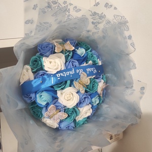 Buchet cu trandafiri de sapun parfumati, Casa & Stil de viata, Accesorii pentru decorat casa, Suport de flori, Buchete de flori, Altele, Aranjament de flori, ARTYNOS