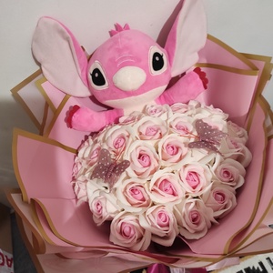 Buchet cu trandafiri de sapun parfumati si Stitch  - Artynos.ro