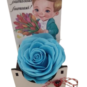 Martisor cu trandafir de sapun parfumat premium in cutiuta mdf - Artynos.ro