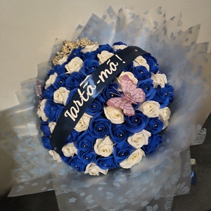 Buchet cu 101 trandafiri de săpun parfumați cu coroniță si banda text - casă & stil de viață - decorațiuni de casă - accesorii florale - buchete de flori - Artynos.ro