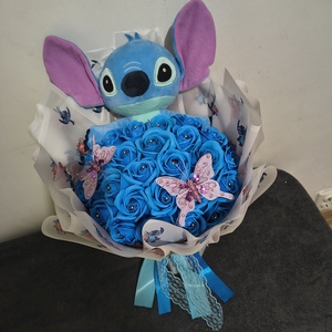 Buchet cu trandafiri de săpun parfumați și Stitch  - casă & stil de viață - decorațiuni de casă - accesorii florale - buchete de flori - Artynos.ro