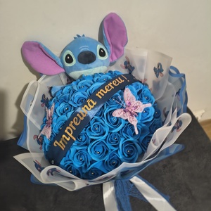 Buchet cu trandafiri de sapun parfumati si Stitch  - Artynos.ro