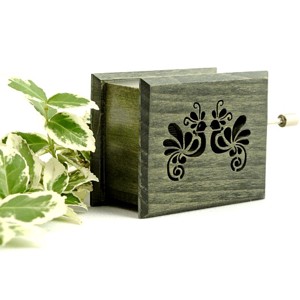 Tavaszi szél vizet áraszt - cutie muzicala verde de masline, Casa & Stil de viata, Accesorii pentru decorat casa, Decoratiuni de masa si decoratiuni pentru rafturi , Cutii muzicale, Prelucrarea lemnului, ARTYNOS