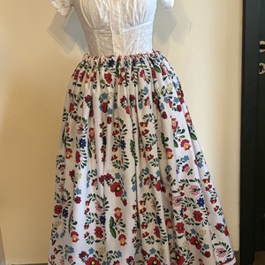 Fustă folclorică cu motive Kalocsa  evazată, pentru dans popular, costum tradițional, artă populară - Artynos.ro