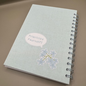 Agenda nedatata in limba engleza realizata manual cu flori - accessorii și unelte - carte, ziar - carte nouă - Artynos.ro