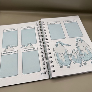 Agenda datata, in engleza pentru anul 2026 cu animale - arte vizuale și accesorii  - grafică, ilustrație - grafică digitală - Artynos.ro