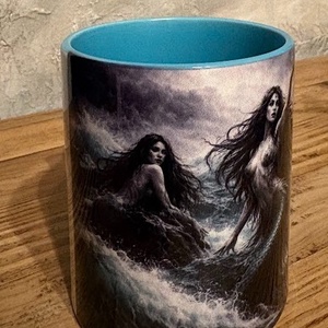 Cana ilustrata cu sirene gotice in mare furtunoasa, Casa & Stil de viata, Echipamente de bucatarie, Accesorii de servire, Cani, Fotografie, grafica, desen, ilustratie, ARTYNOS
