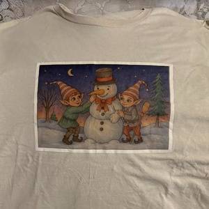 Tricou realizat cu grafica de design unic, disponibil in nenumarate variante - Artynos.ro