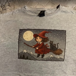 Tricou realizat cu grafica de design unic, disponibil in nenumarate variante - Artynos.ro