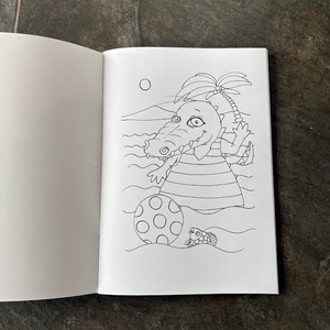 Caiet de colorat pentru copii cu animale exotice � ilustrații originale desenate manual - jucării și echipamente pentru copii - cărți pentru copii, cărți textile - Artynos.ro