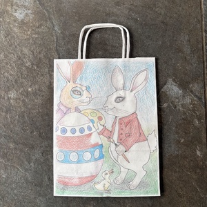 Punguta cadou � iepurasi de Paste pictand oua, Accessorii si unelte, Hartie, Hartie decorativa, Fotografie, grafica, desen, ilustratie, ARTYNOS