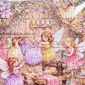 Puzzle magnet pentru frigider � Zânele confecționează haine - casă & stil de viață - echipamente de bucătărie - decor de bucătărie - magneți de frigider - Artynos.ro