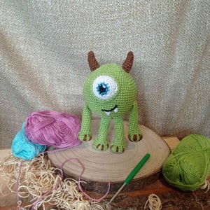 Figura croșetată Monster Inc. - Mike Wazowski - jucării și echipamente pentru copii - jucării și accesorii pentru copii - păpuși de joacă - Artynos.ro
