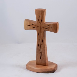 Cruce de lemn pe piedestal cu model, cruce de masă -  - Artynos.ro