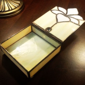 Cutie de bijuterii Lily - bijuterii - suporturi și cutii de bijuterii - cutii de bijuterii - Artynos.ro