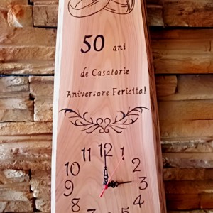 Ceas de perete din lemn pentru a 50-a aniversare a nuntii in limba romana - Artynos.ro