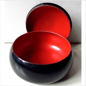 Cutiuță pentru bijuterii pictată cu flori frumoase - bijuterii - suporturi și cutii de bijuterii - cutii de bijuterii - Artynos.ro