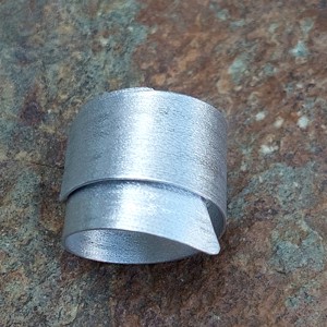 Inel din aluminiu argintiu cu un design curat -  - Artynos.ro Inel din aluminiu argintiu cu un design curat -  - Artynos.ro