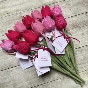 Lalele textile pentru Ziua Femeii / set: 12 bucati / cu eticheta cadou gratuita - Artynos.ro