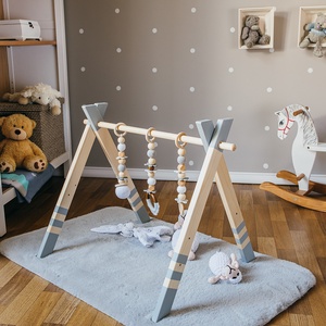  Baby gym - gri - Centru de activitate din lemn pentru bebeluși  - jucării și echipamente pentru copii - jocuri de mișcare - Artynos.ro