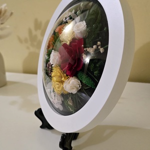 Tablou rotund cu flori naturale conservate, ramă albă și sticlă acrilică bombată - casă & stil de viață - decorațiuni de casă - decorațiuni de pereți - tablou cu licheni - Artynos.ro