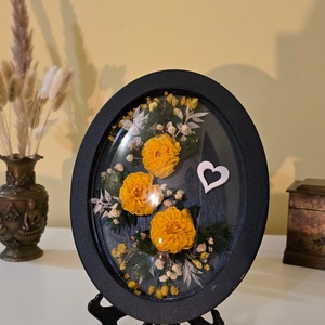Tablou oval cu flori naturale conservate � eleganta in detalii - Artynos.ro