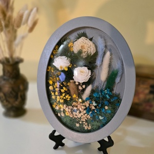 Tablou oval cu flori naturale conservate � eleganta in detalii - Artynos.ro