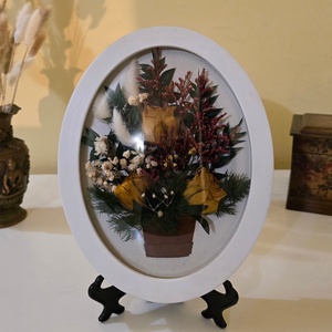 Tablou oval cu flori naturale conservate � eleganta in detalii - Artynos.ro