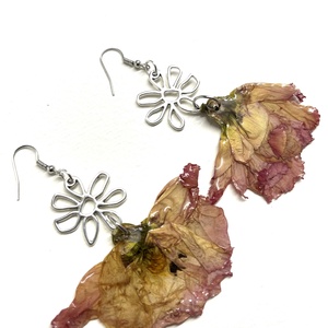 cercei handmade unicat din rasina si flori naturale - Artynos.ro