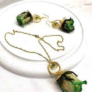 Set bijuterii handmade unicat din rasina si trandafiri naturali - accesorii nuntă - bijuterii mireasă - set bijuterii de mireasă - Artynos.ro