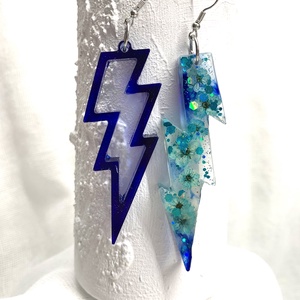 Cercei handmade unicat din rasina epoxidica - bijuterii - cercei - cercei agățați - Artynos.ro