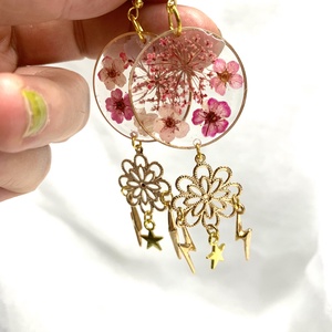 cercei handmade unicat din rasina si flori naturale - bijuterii - cercei - cercei agățați - Artynos.ro