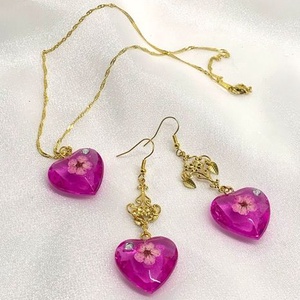 Set bijuterii handmade unicat din rasina si flori naturale - bijuterii - seturi de bijuterii - Artynos.ro