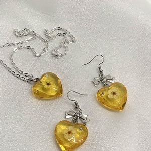 set bijuterii handmade unicat din rasina si flori naturale - accesorii nuntă - bijuterii mireasă - set bijuterii de mireasă - Artynos.ro