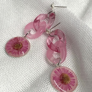 Cercei handmade unicat cu flori naturale și rășină, Bijuterii, Cercei, Cercei agățați, Confecționarea bijuteriilor, ARTYNOS