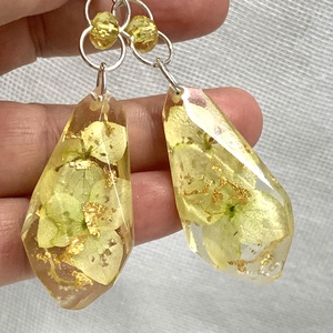 Cercei handmade unicat cu flori naturale și rășină, Bijuterii, Cercei, Cercei agățați, Confecționarea bijuteriilor, ARTYNOS