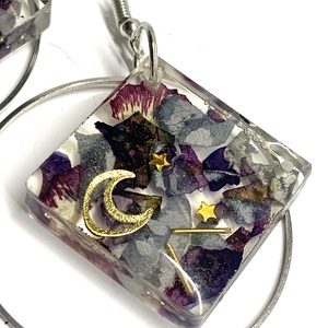 cercei handmade unicat din rasina si flori naturale 00040 - bijuterii - cercei - cercei agățați - Artynos.ro