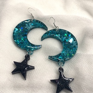Cercei handmade unicat din rasina 00042 - bijuterii - cercei - cercei agățați - Artynos.ro