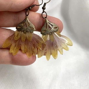 cercei handmade unicat din rasina si flori naturale  00050 - bijuterii - cercei - cercei agățați - Artynos.ro
