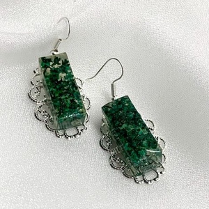 cercei handmade unicat din rasina si flori naturale 00059, Bijuterii, Cercei, Cercei drop, Confecționarea bijuteriilor, ARTYNOS