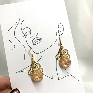 cercei handmade unicat din rasina si flori naturale 00061 - bijuterii - cercei - cercei cu franjuri - Artynos.ro