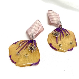 cercei handmade unicat din rasina si flori naturale  00081 - bijuterii - cercei - cercei drop - Artynos.ro