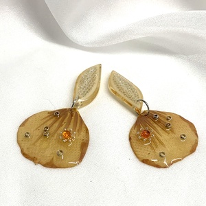 cercei handmade unicat din rasina si flori naturale 00082 - bijuterii - cercei - cercei drop - Artynos.ro