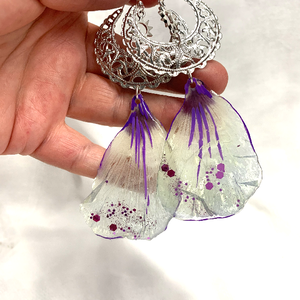 cercei handmade unicat din rasina si flori naturale 00087 - bijuterii - cercei - cercei cu franjuri - Artynos.ro