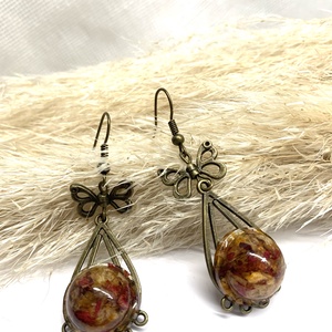 cercei handmade unicat din rasina si flori naturale 00089, Bijuterii, Cercei, Cercei drop, Confecționarea bijuteriilor, ARTYNOS
